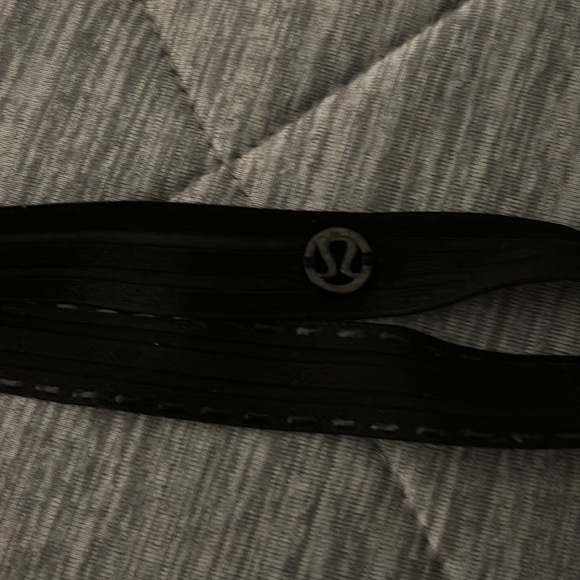 Lululemon Black Skinny Headband - Picture 2 of 3